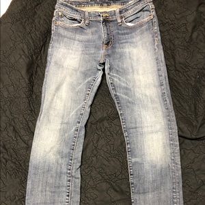 Women’s straight/skinny leg jeans